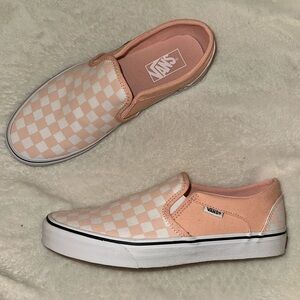 Peach colored Vans W10